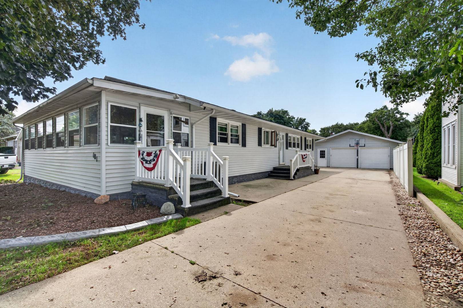 181 S Main ST, Seneca, IL 61360