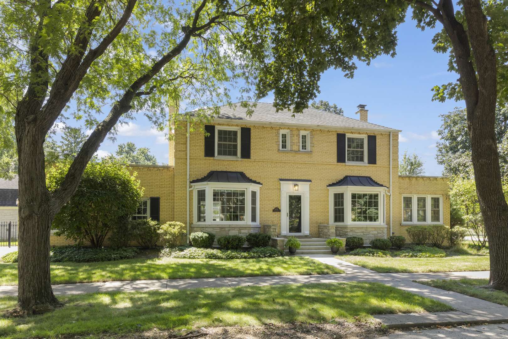 6557 N Ponchartrain BLVD, Chicago, IL 60646