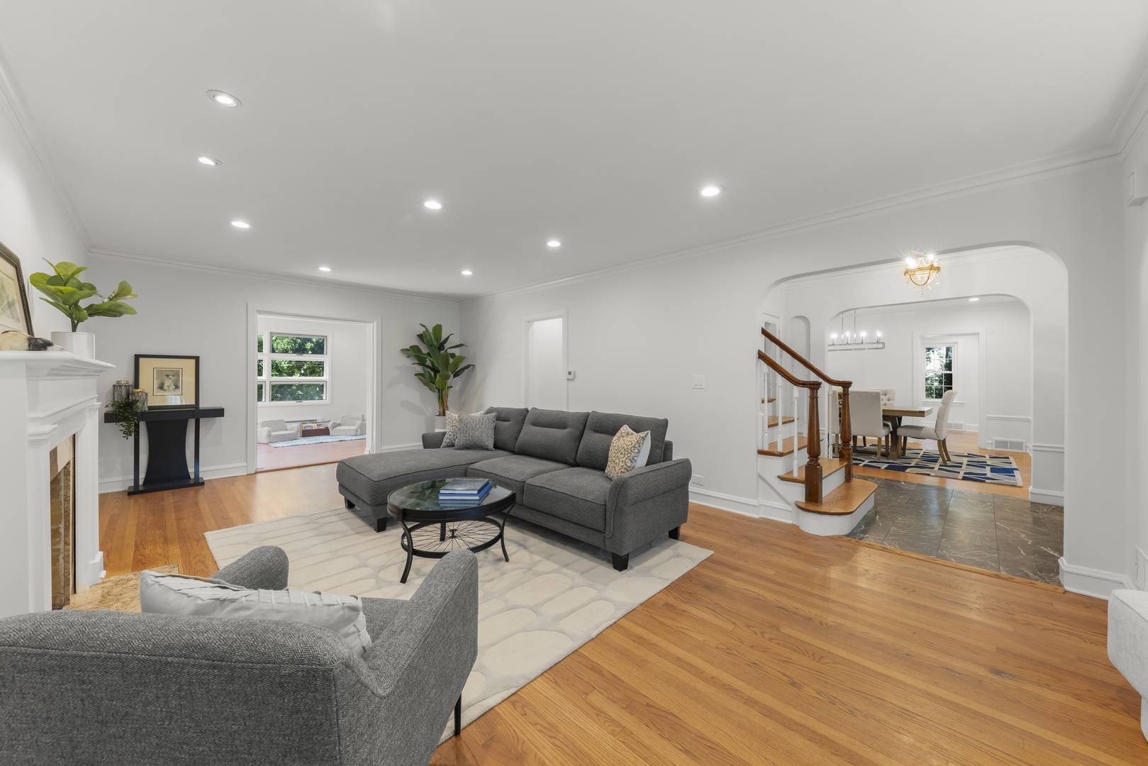 6557 N Ponchartrain BLVD, Chicago, IL 60646