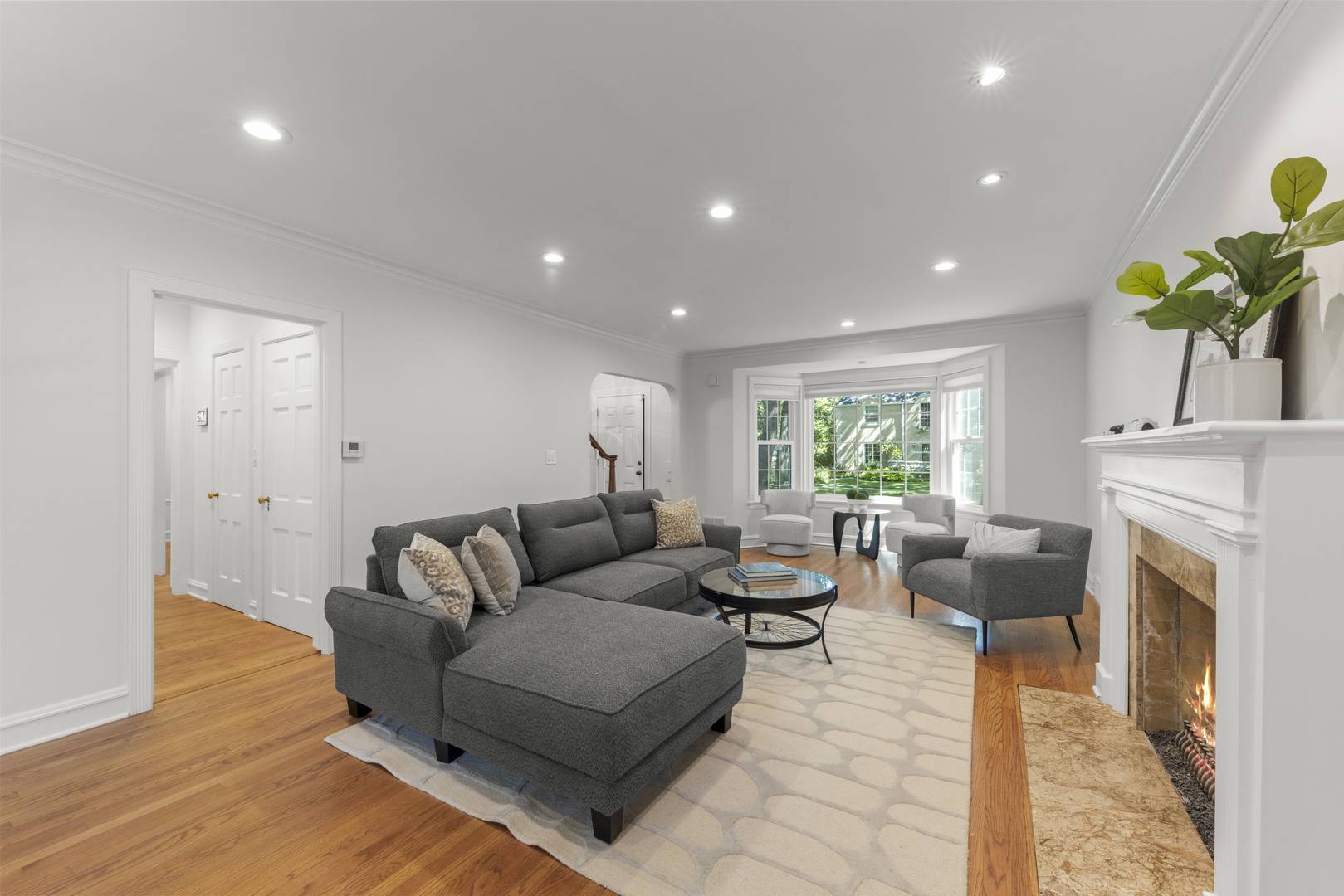 6557 N Ponchartrain BLVD, Chicago, IL 60646
