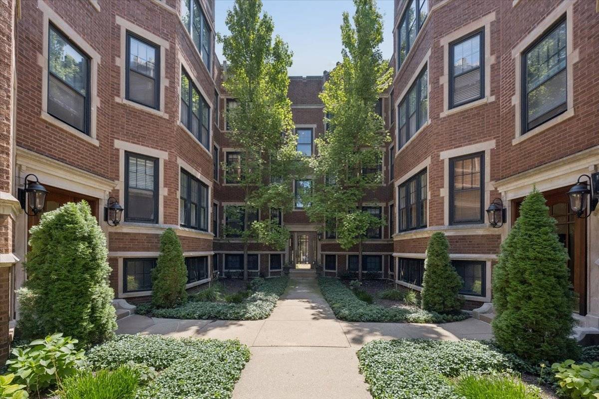 632 Sheridan SQ #2, Evanston, IL 60202