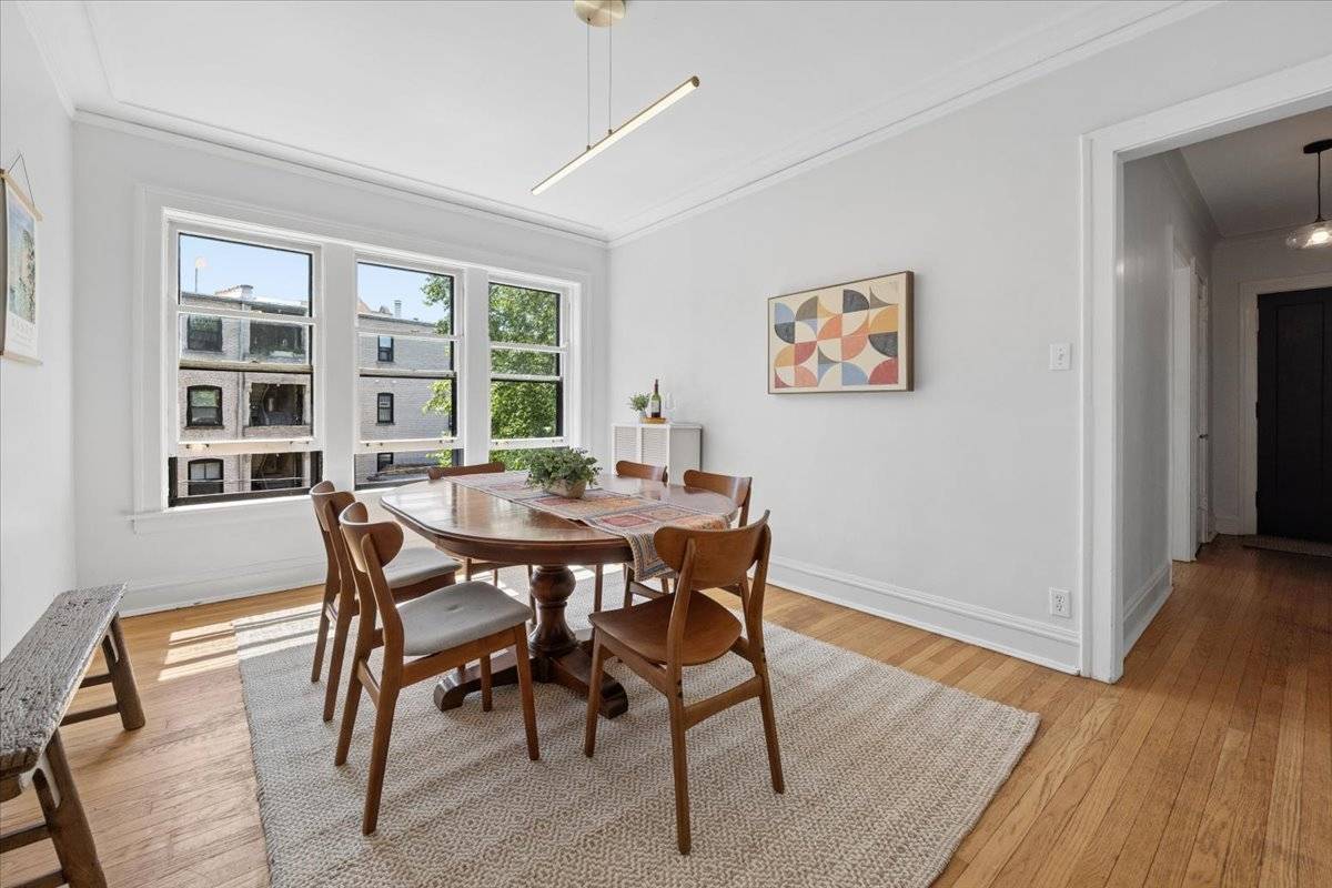 632 Sheridan SQ #2, Evanston, IL 60202