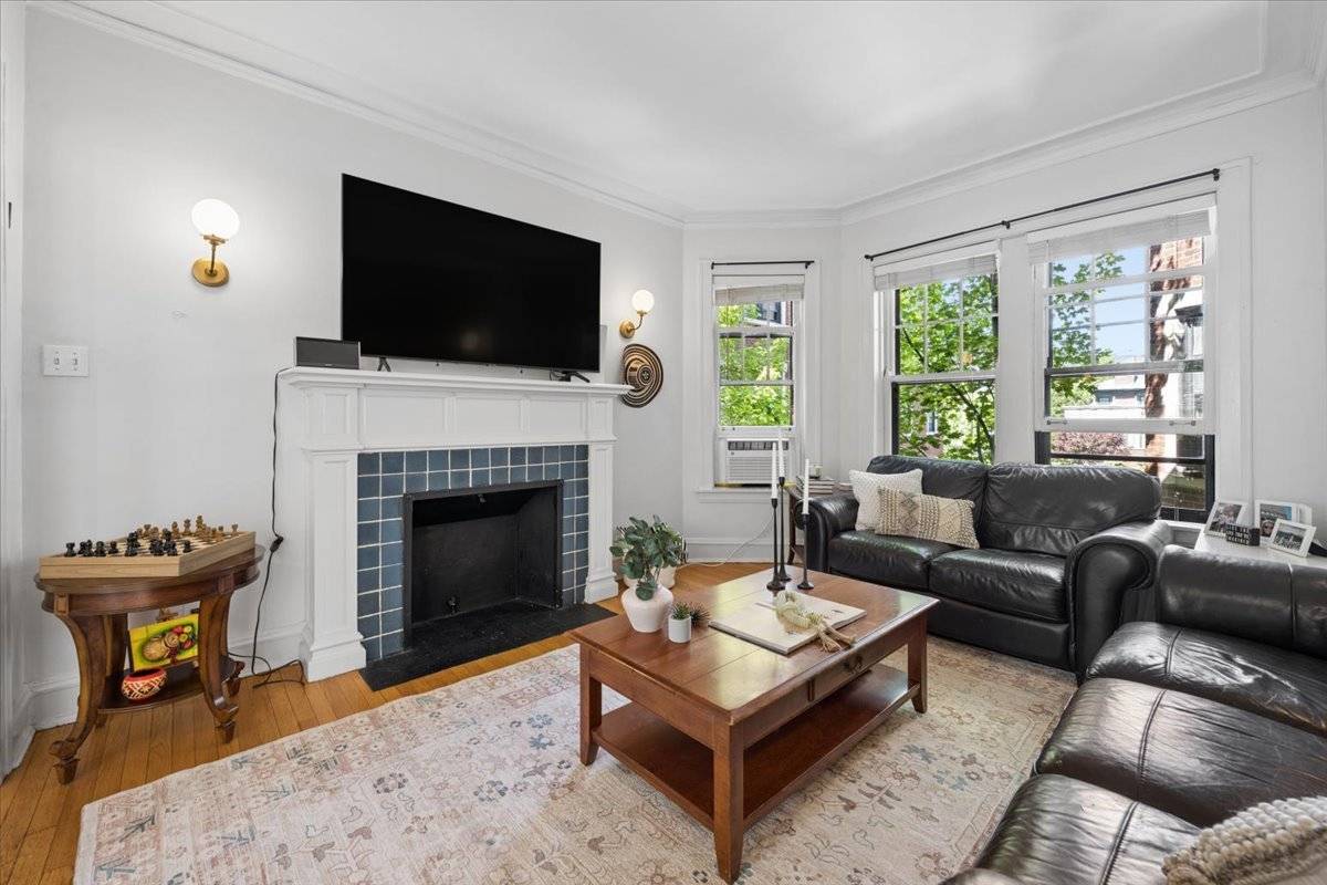 632 Sheridan SQ #2, Evanston, IL 60202