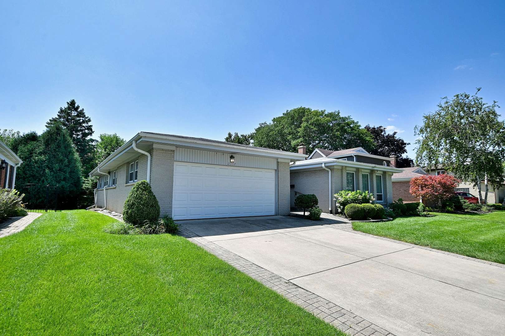 2307 E Sherwood RD, Arlington Heights, IL 60004