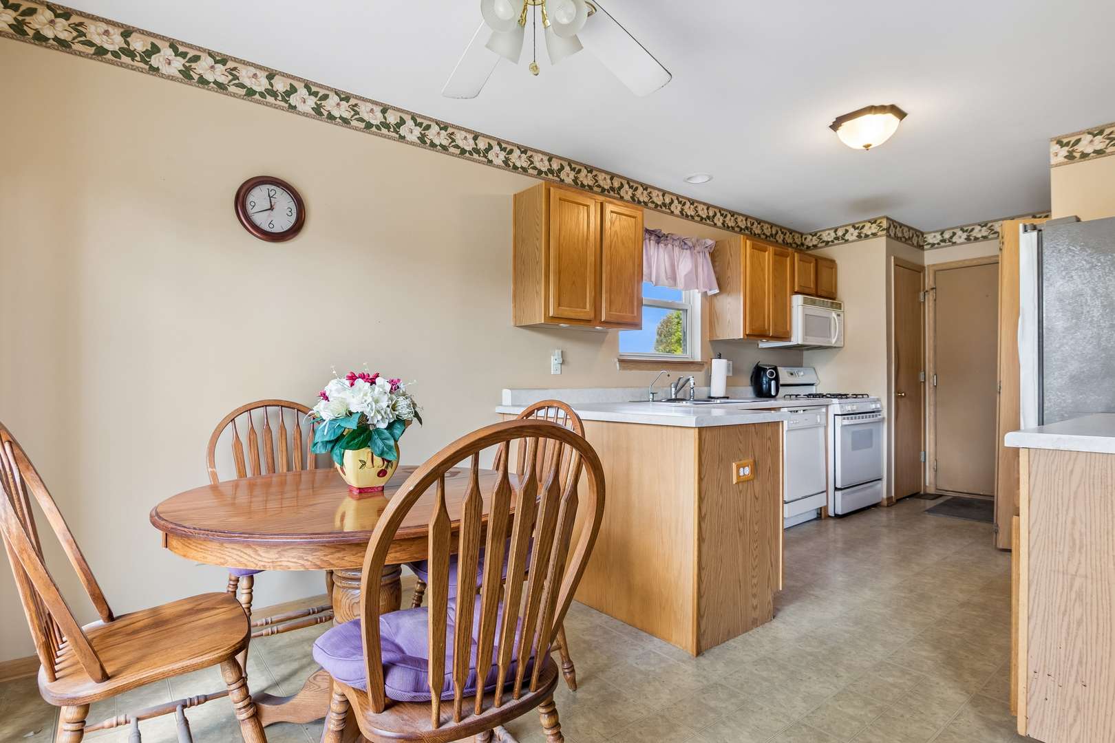 92 prairiefield AVE, Cortland, IL 60112