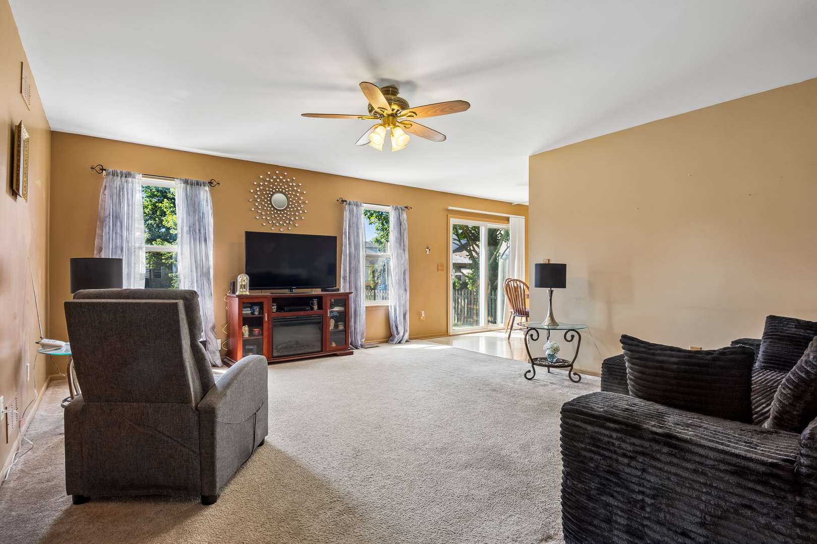 92 prairiefield AVE, Cortland, IL 60112