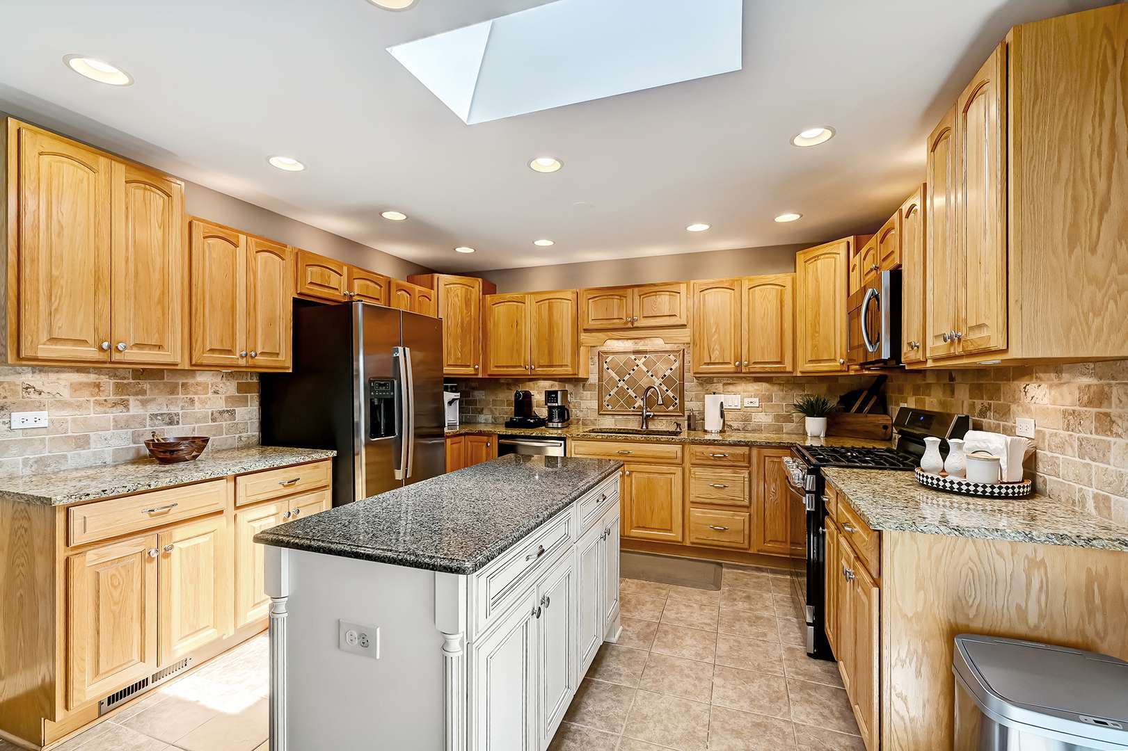 8211 Sawyer CT, Darien, IL 60561