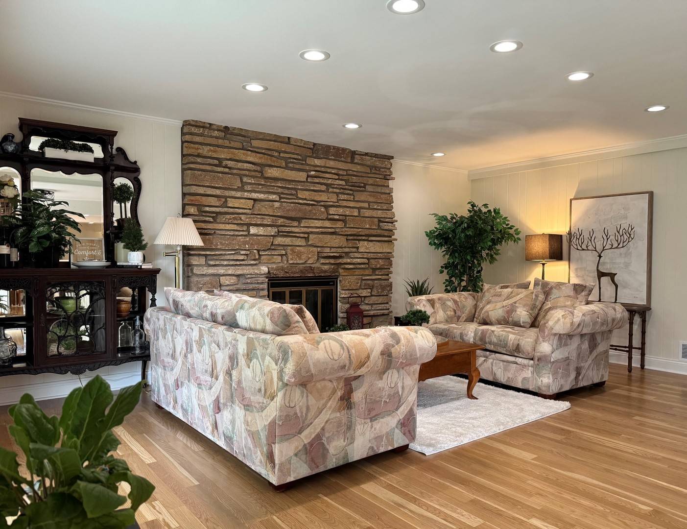 3915 Joanne DR, Glenview, IL 60026