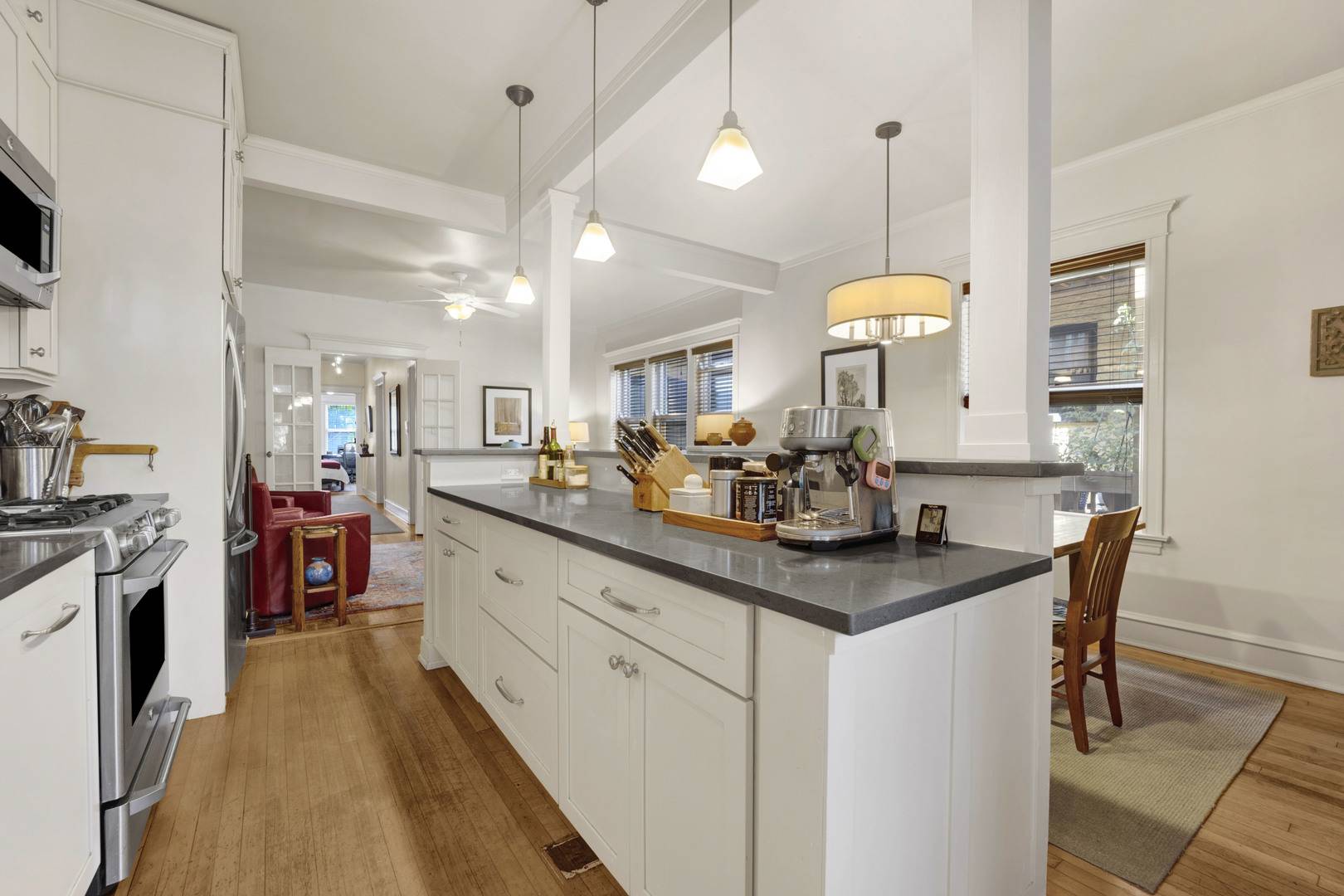 1318 W Granville AVE #3W, Chicago, IL 60660