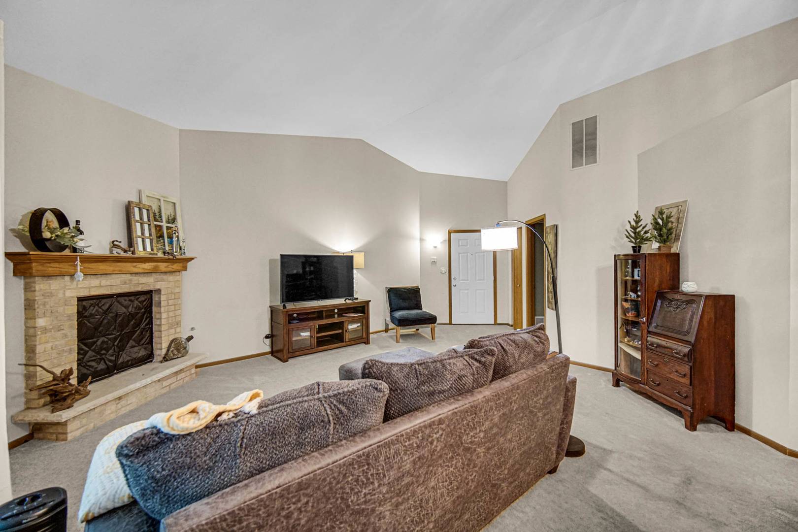 2726 HARBOR DR #2726, Joliet, IL 60431