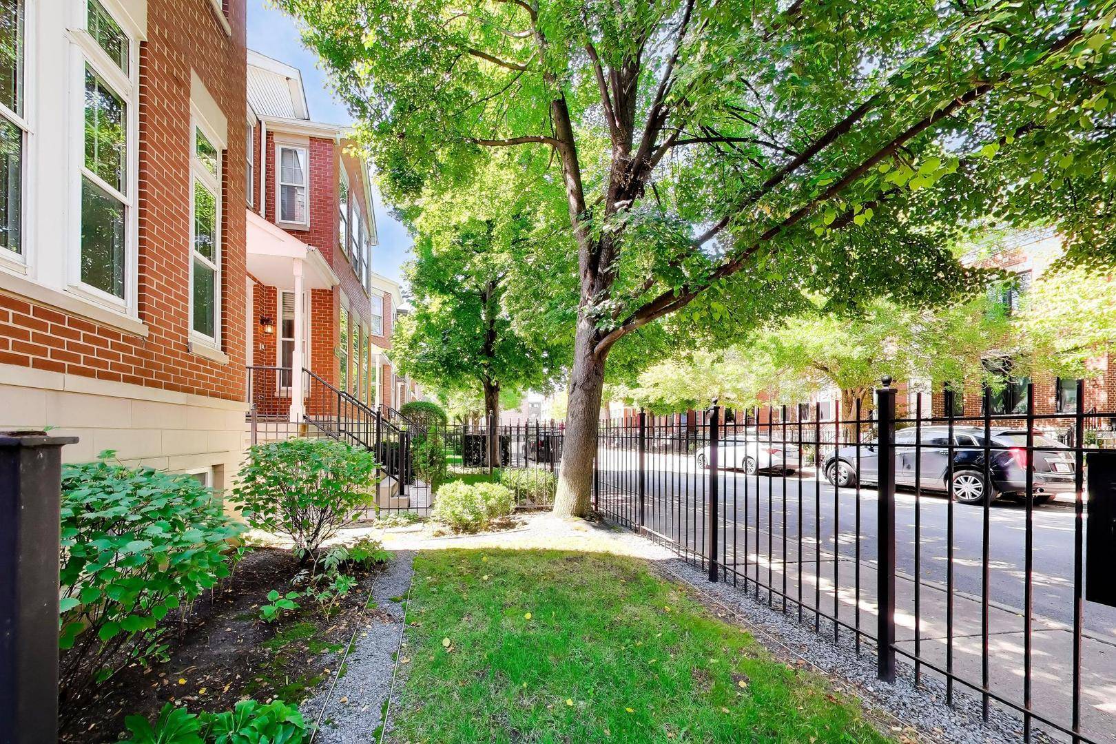 329 W Goethe ST, Chicago, IL 60610