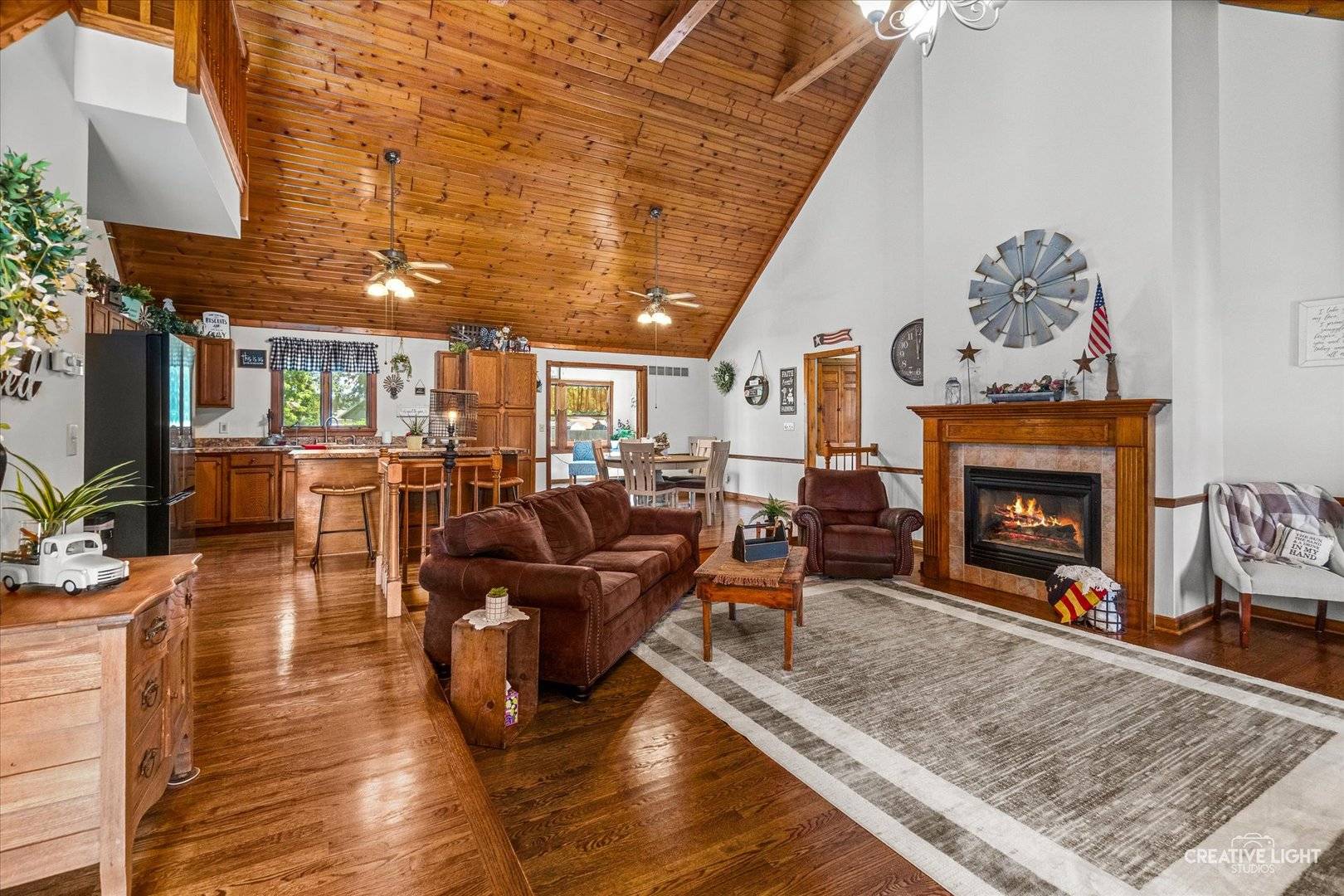 519 Hickory CIR, Lake Holiday, IL 60552