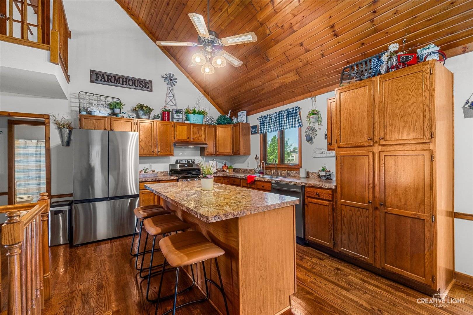 519 Hickory CIR, Lake Holiday, IL 60552