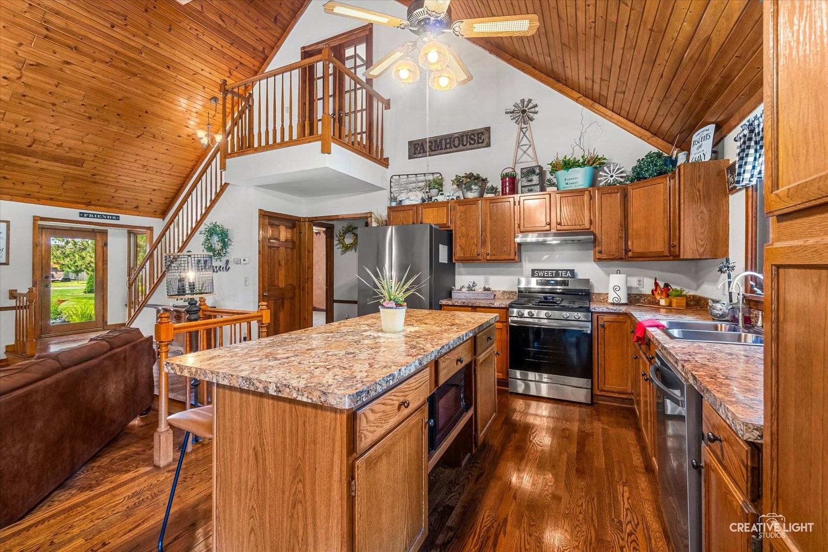 519 Hickory CIR, Lake Holiday, IL 60552