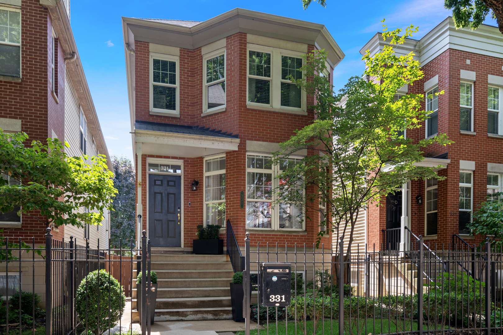 331 W Evergreen AVE, Chicago, IL 60610