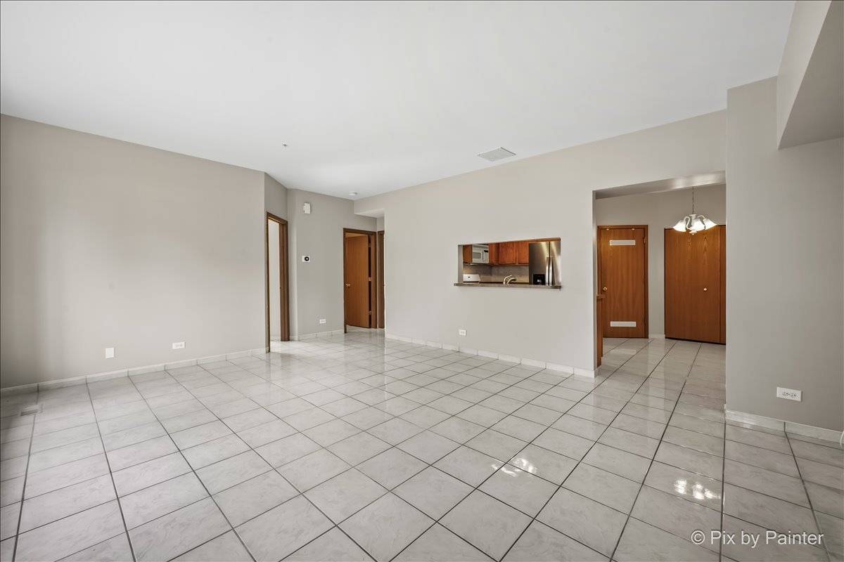 327 Gazebo LN, Lombard, IL 60148