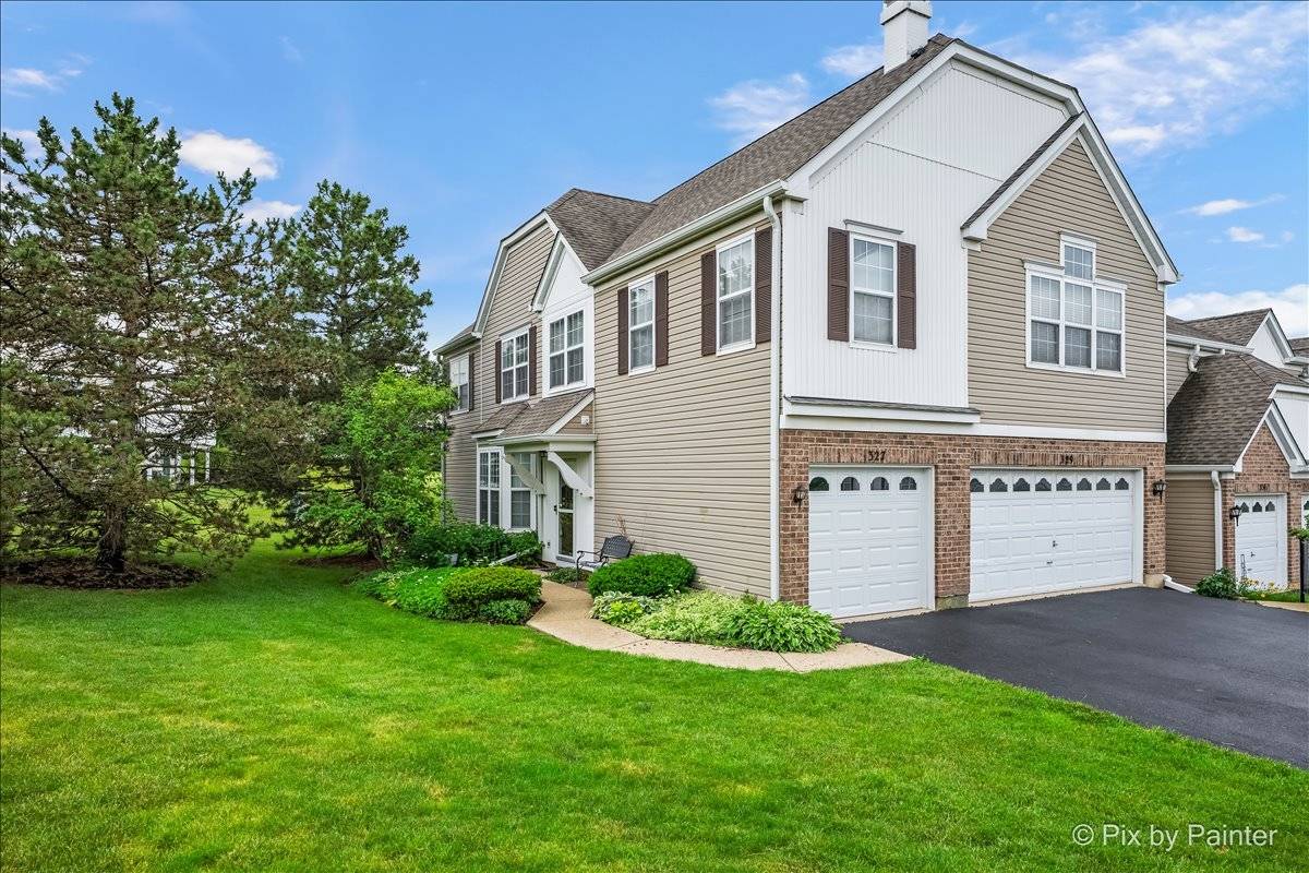 327 Gazebo LN, Lombard, IL 60148