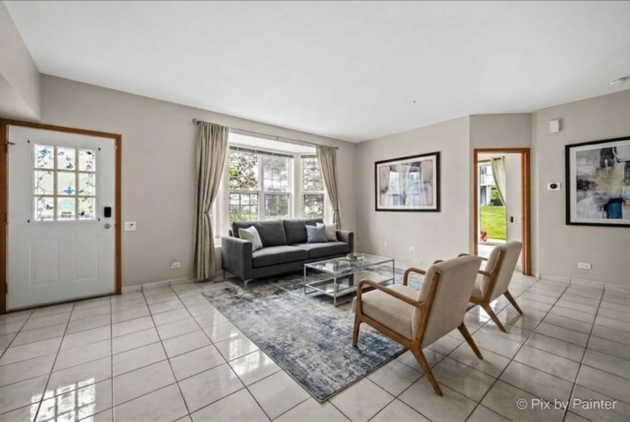 327 Gazebo LN, Lombard, IL 60148