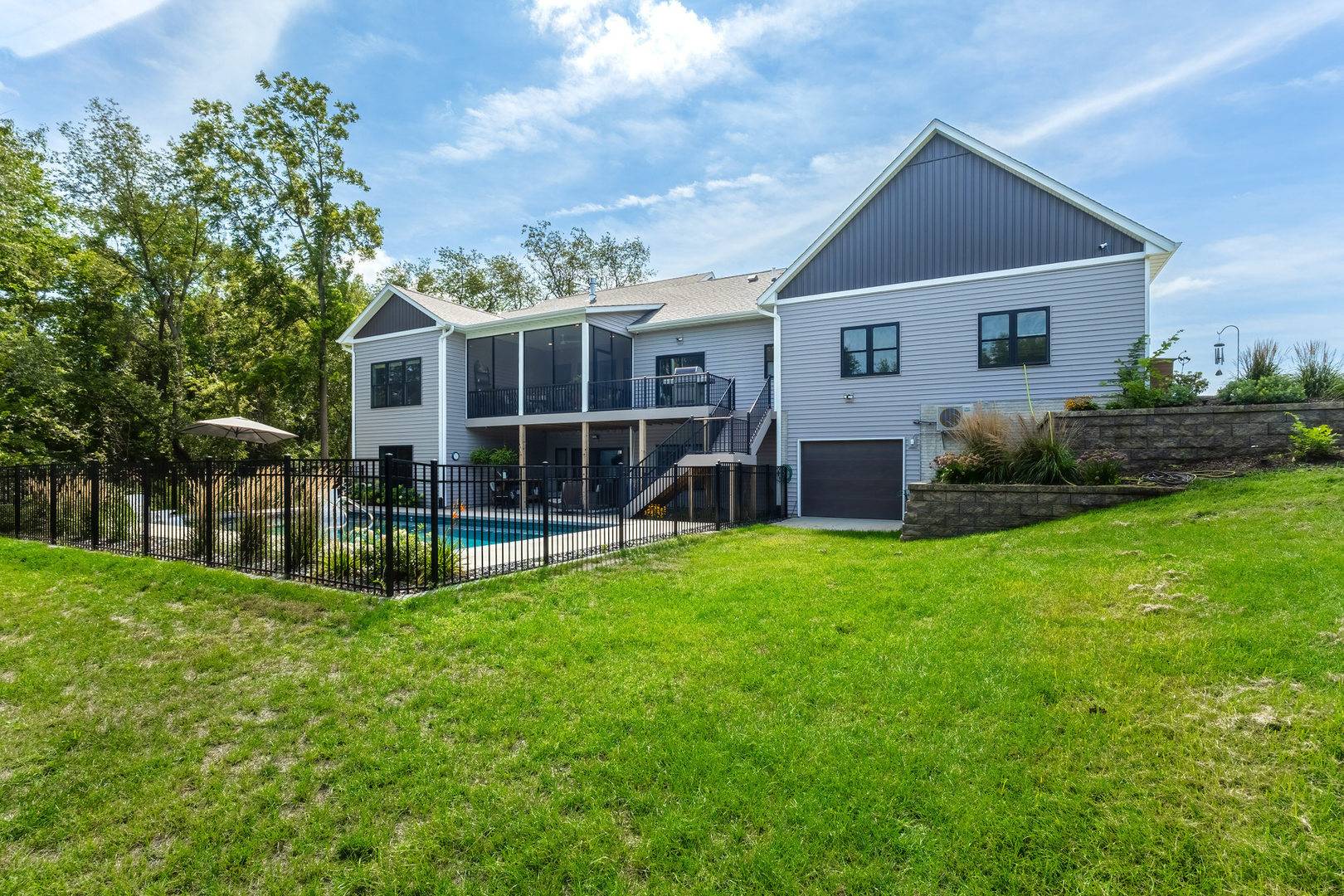 1700 14th ST, De Witt, IA 52742
