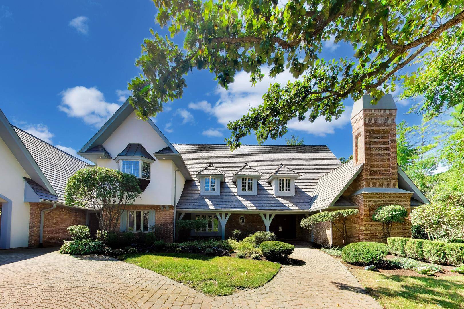 1400 Kurtis LN, Lake Forest, IL 60045