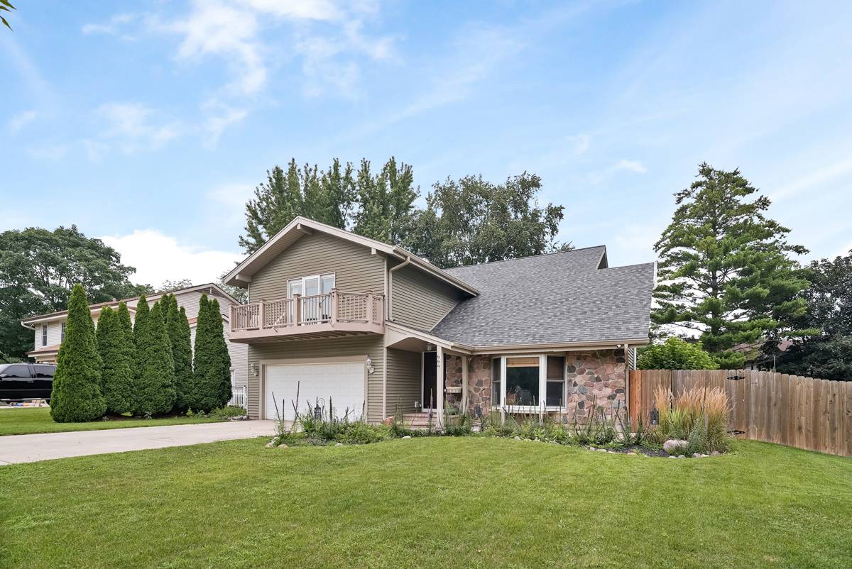 669 Tamarisk TER, Crystal Lake, IL 60014