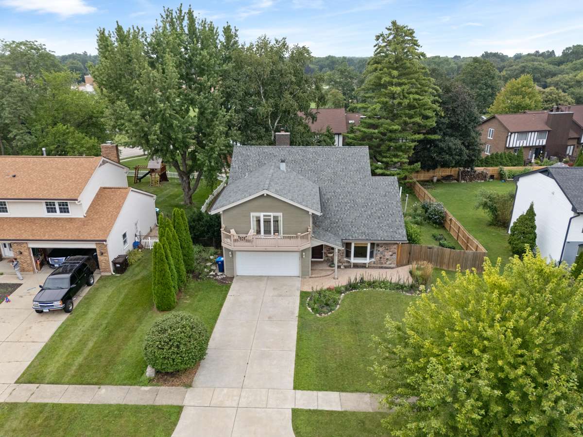 669 Tamarisk TER, Crystal Lake, IL 60014