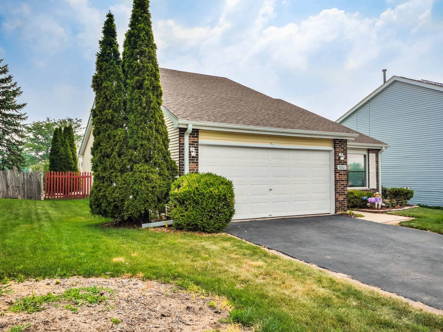 7061 Yorkshire DR, Woodridge, IL 60517