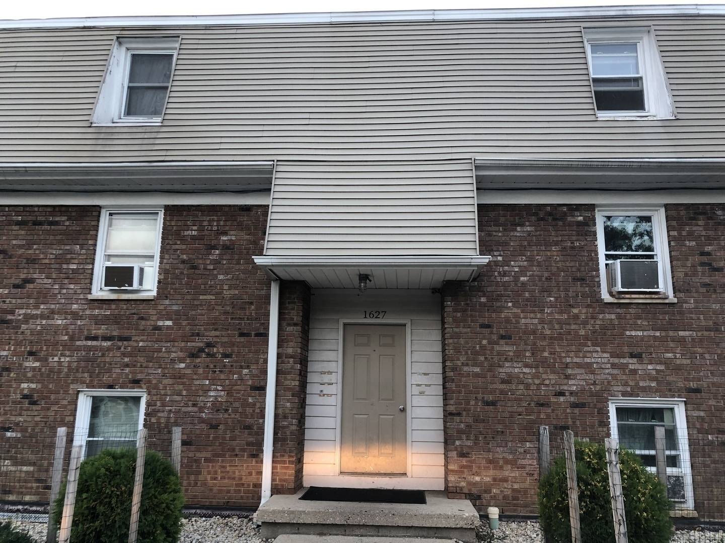 1627 WOODBINE DR #6, Round Lake Beach, IL 60073