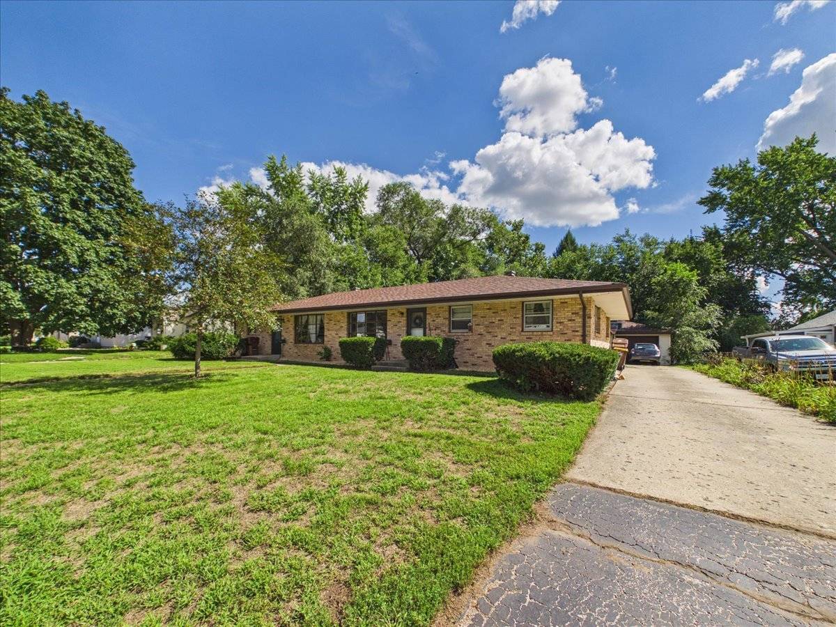 409 Glendale RD, Loves Park, IL 61111