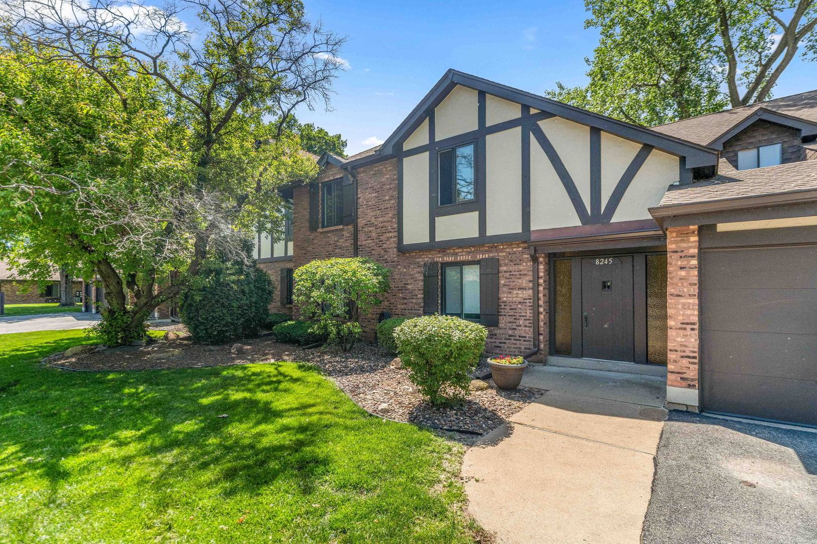 8245 Poplar LN #5B, Palos Hills, IL 60465