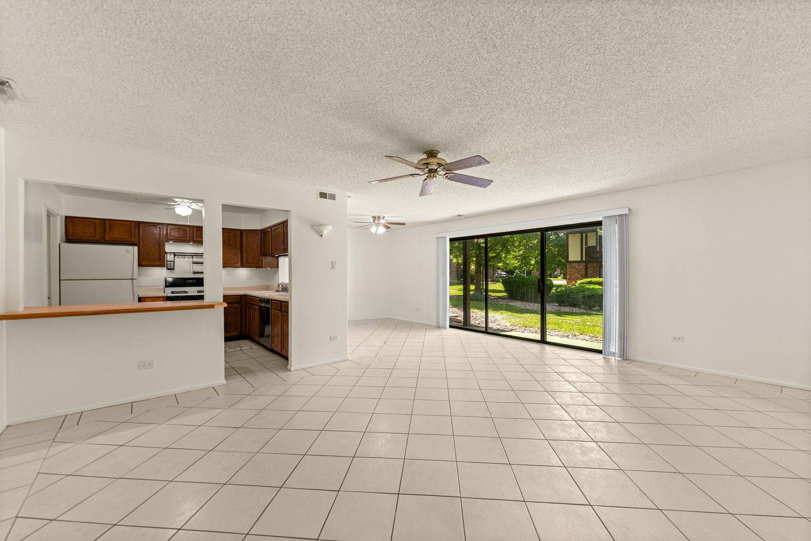 8245 Poplar LN #5B, Palos Hills, IL 60465