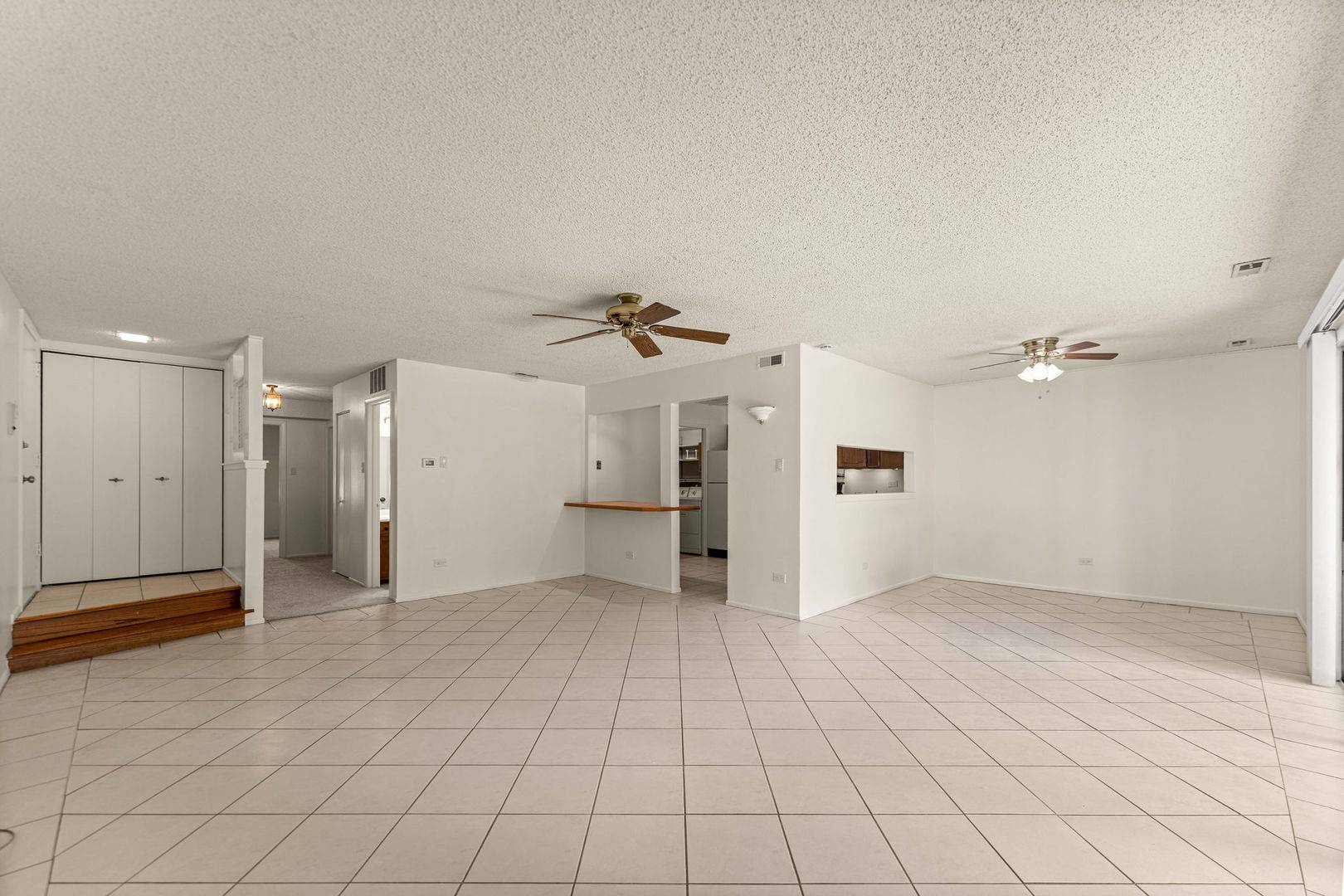 8245 Poplar LN #5B, Palos Hills, IL 60465