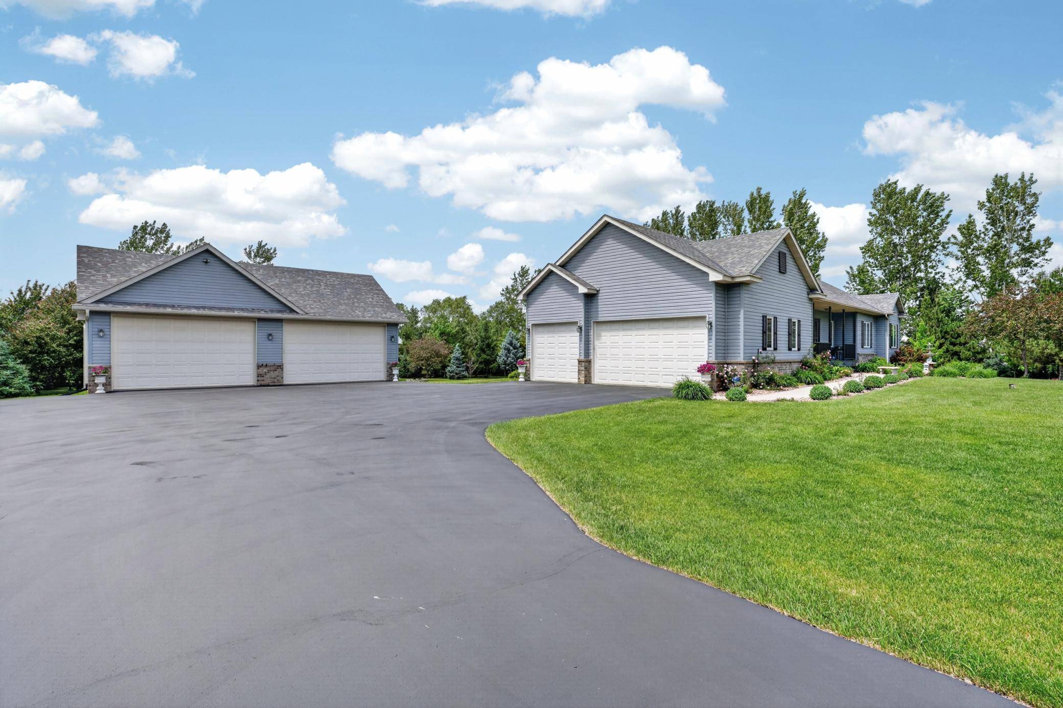 13420 Skyline CIR, Shakopee, MN 55379