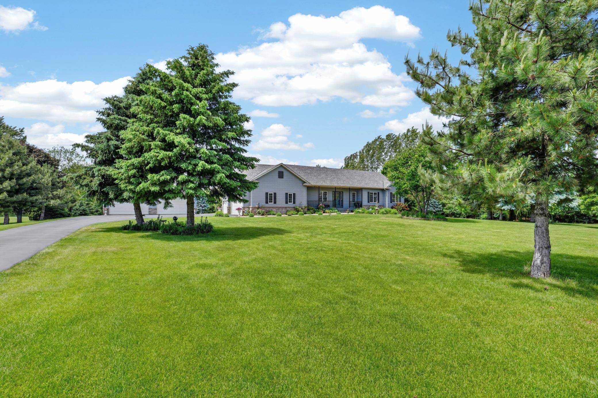 13420 Skyline CIR, Shakopee, MN 55379