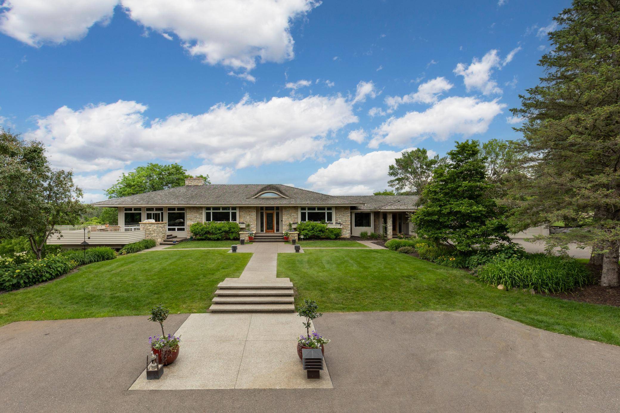 1492 Homestead TRL, Medina, MN 55356