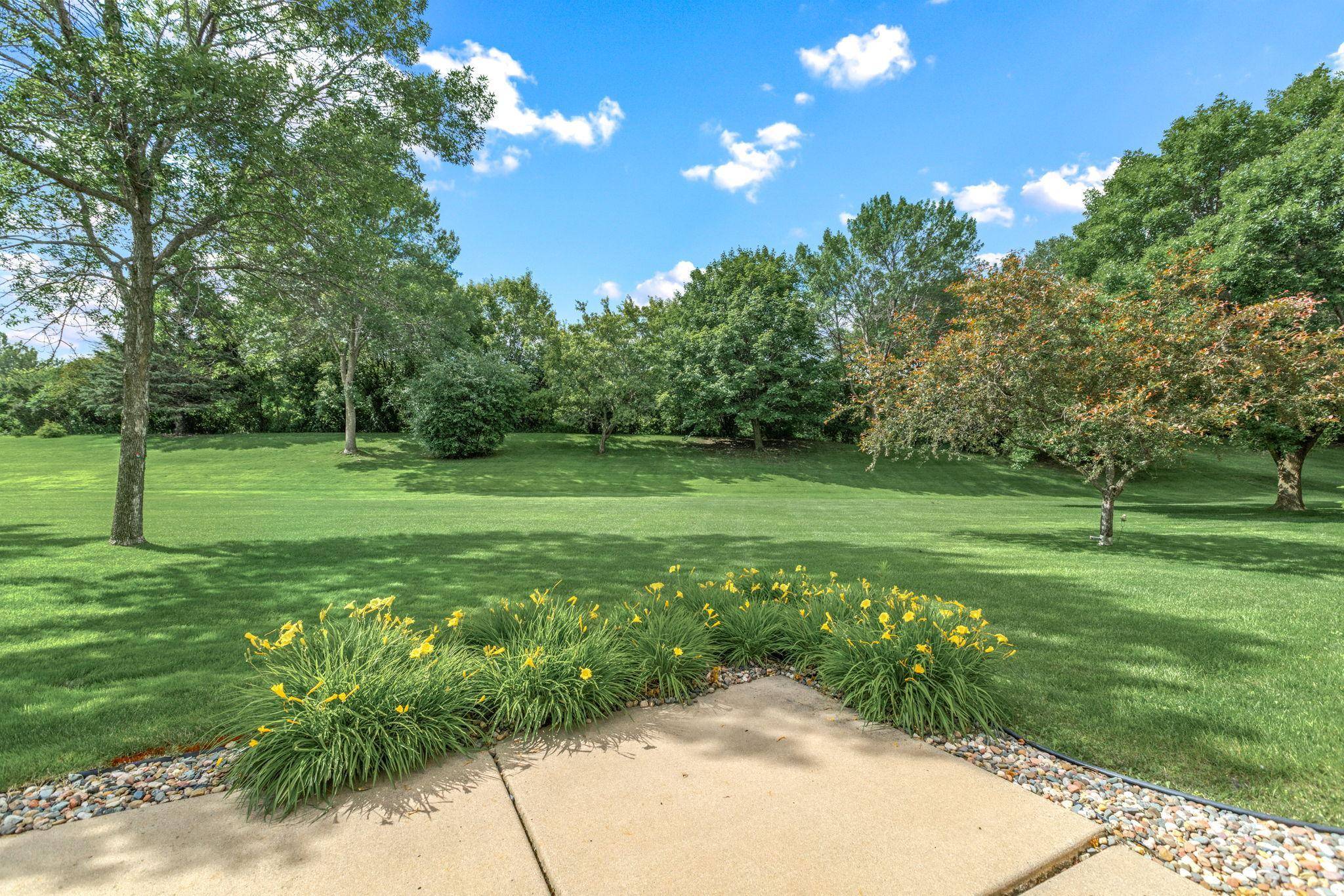 13024 Garrett LN, Apple Valley, MN 55124