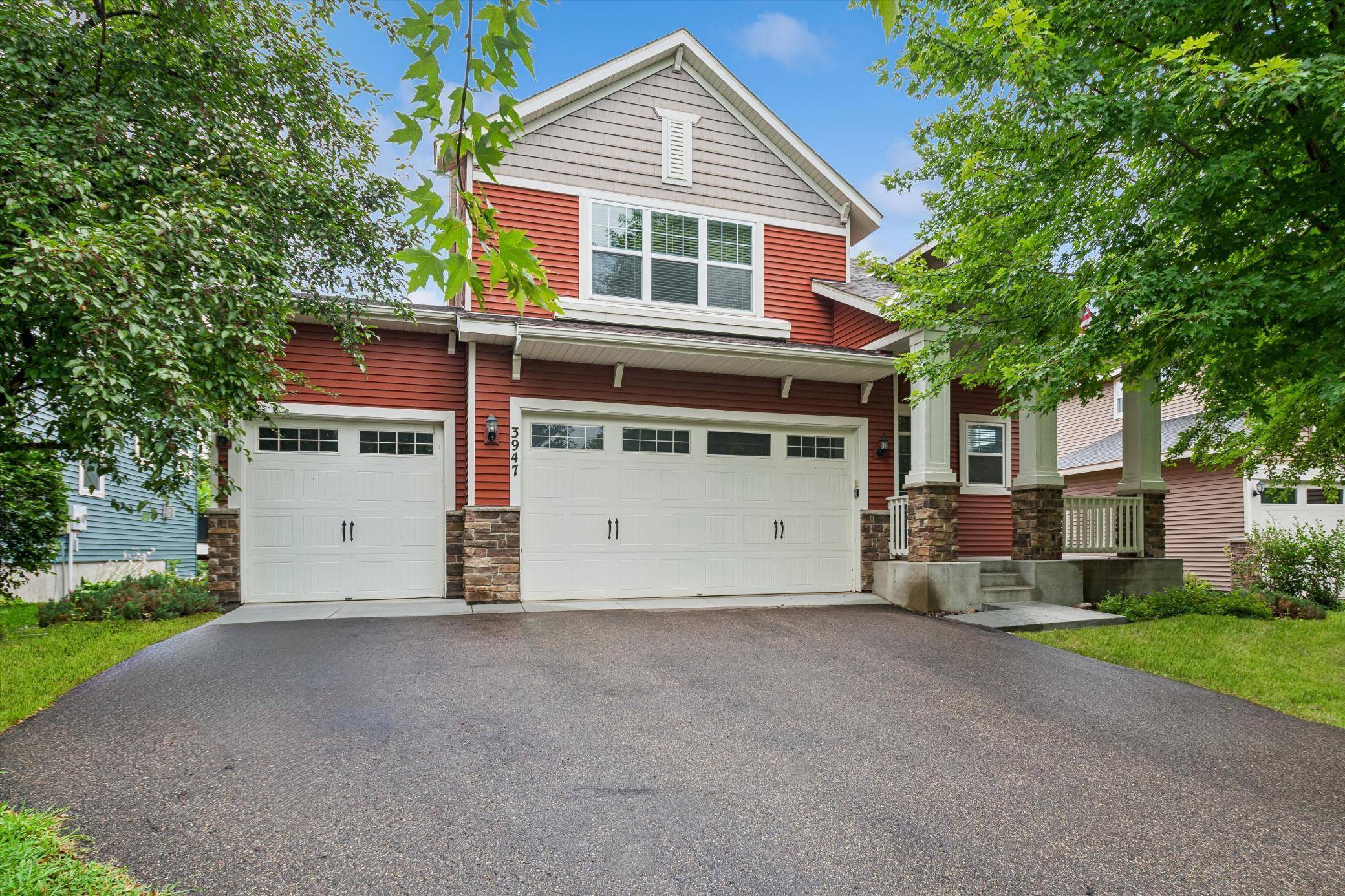 3947 Valencia LN, Chaska, MN 55318