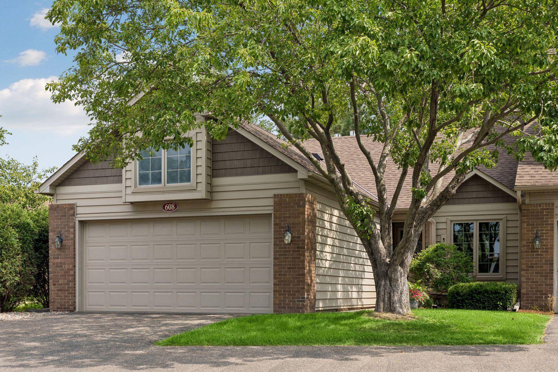 608 Sullivan DR NE, Columbia Heights, MN 55421