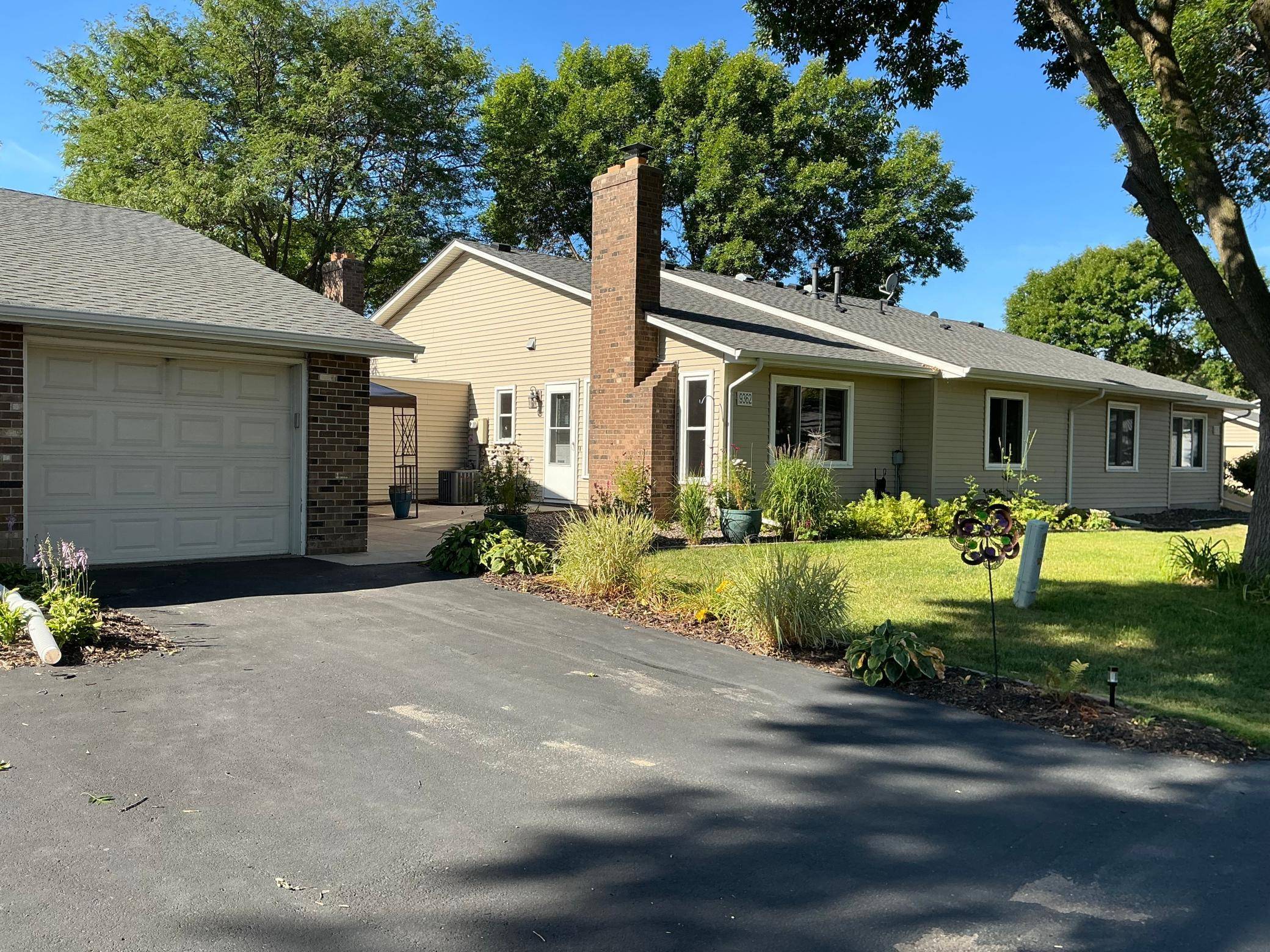 9362 Ranchview LN N, Maple Grove, MN 55369