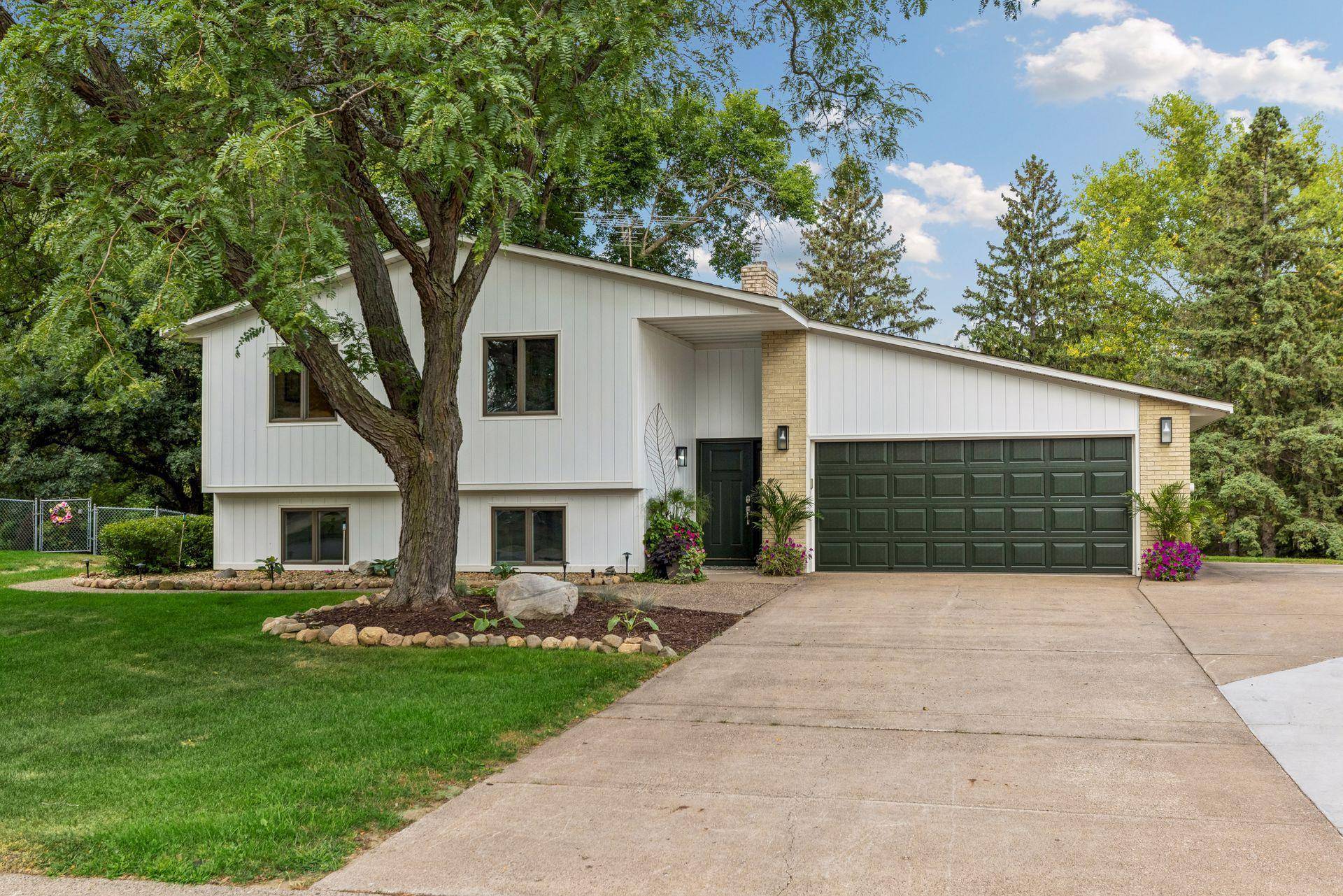 2660 Fairlawn DR, Stillwater, MN 55082