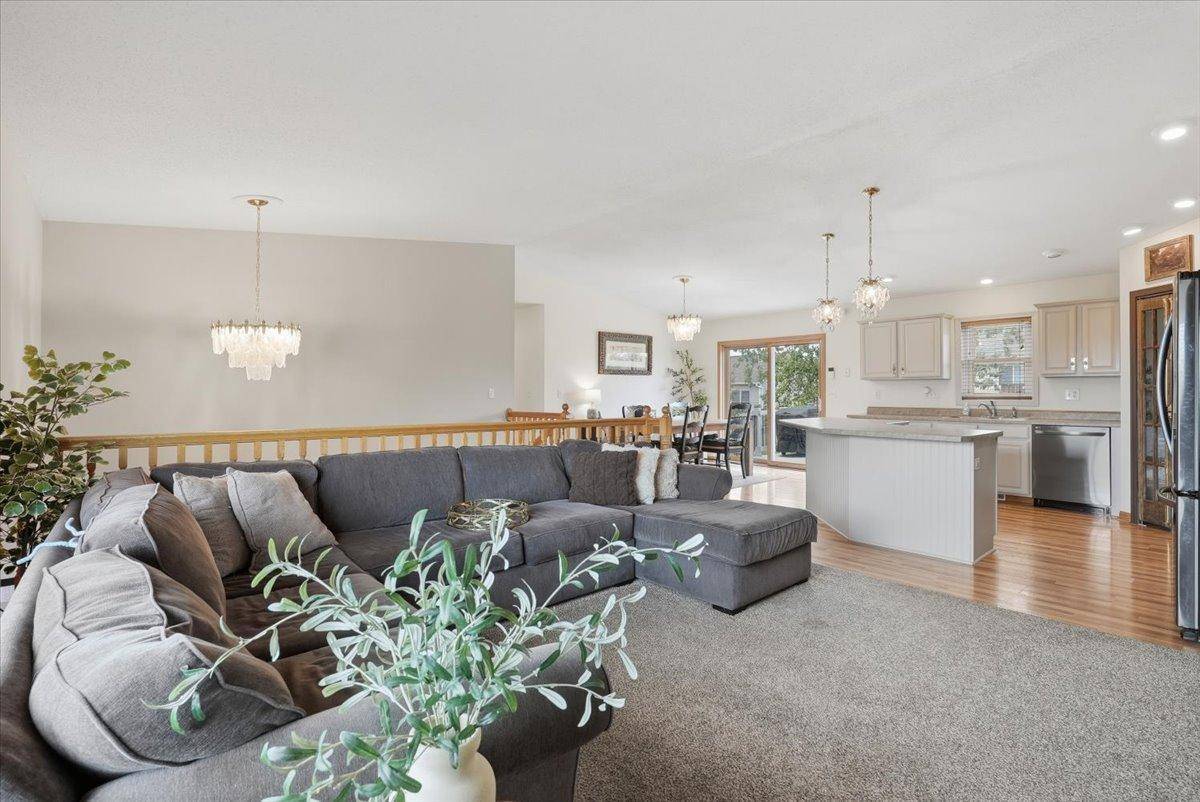 1253 Pheasant RUN, New Richmond, WI 54017