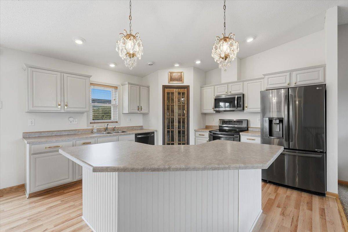 1253 Pheasant RUN, New Richmond, WI 54017