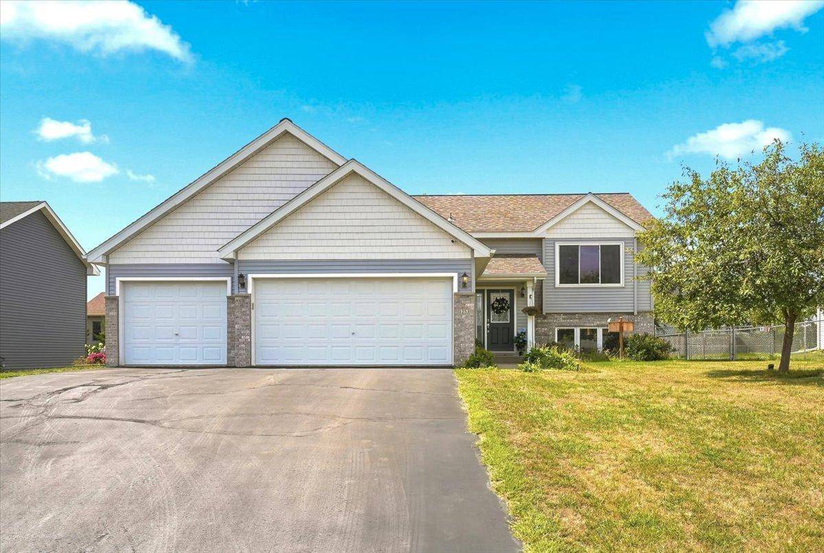 1253 Pheasant RUN, New Richmond, WI 54017