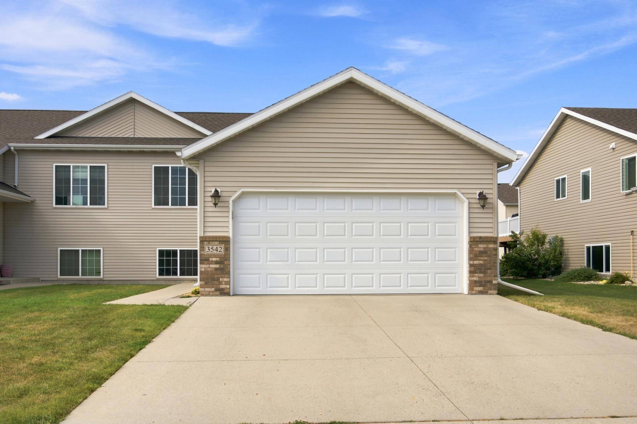 3542 23rd AVE S, Moorhead, MN 56560