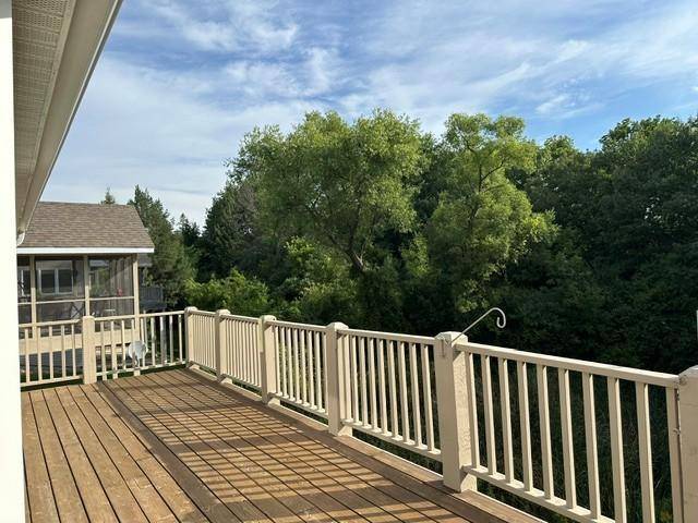 7043 Oak Pointe Curve, Bloomington, MN 55438