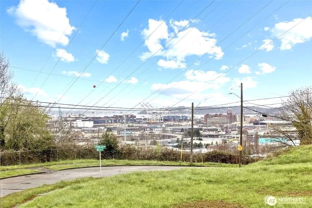 4512 10th AVE S, Seattle, WA 98108