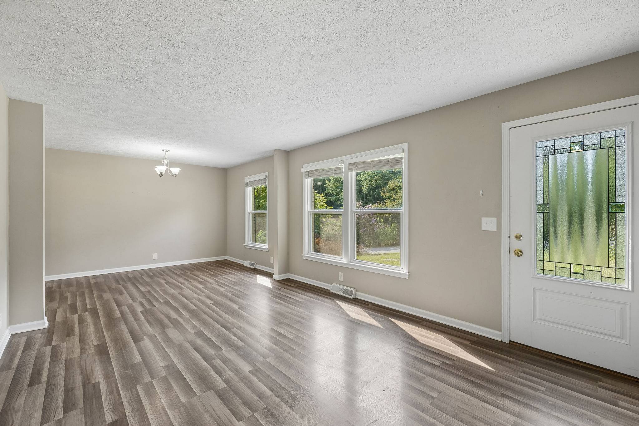 305 Cainridge Dr, Clarksville, TN 37040