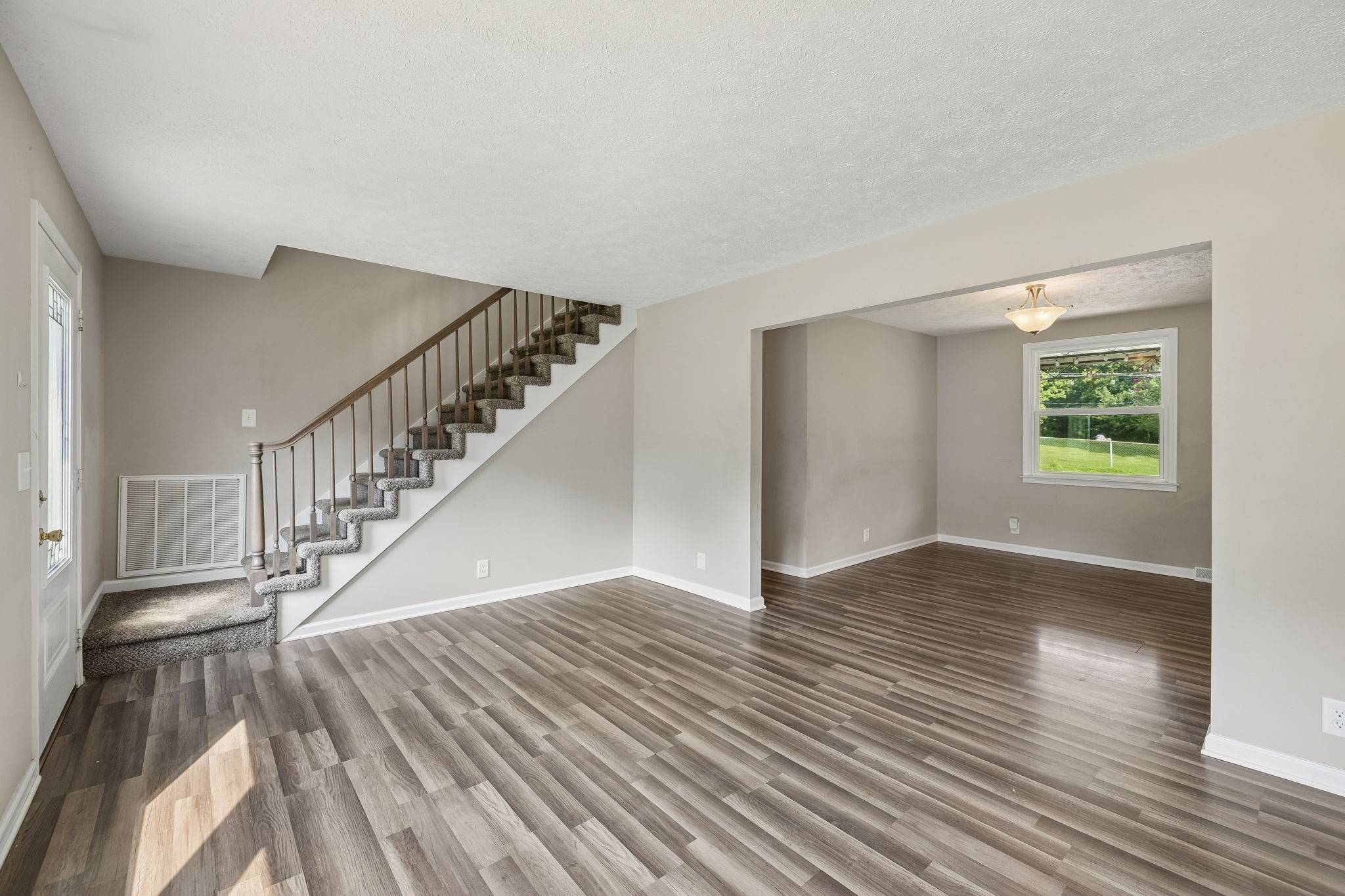 305 Cainridge Dr, Clarksville, TN 37040