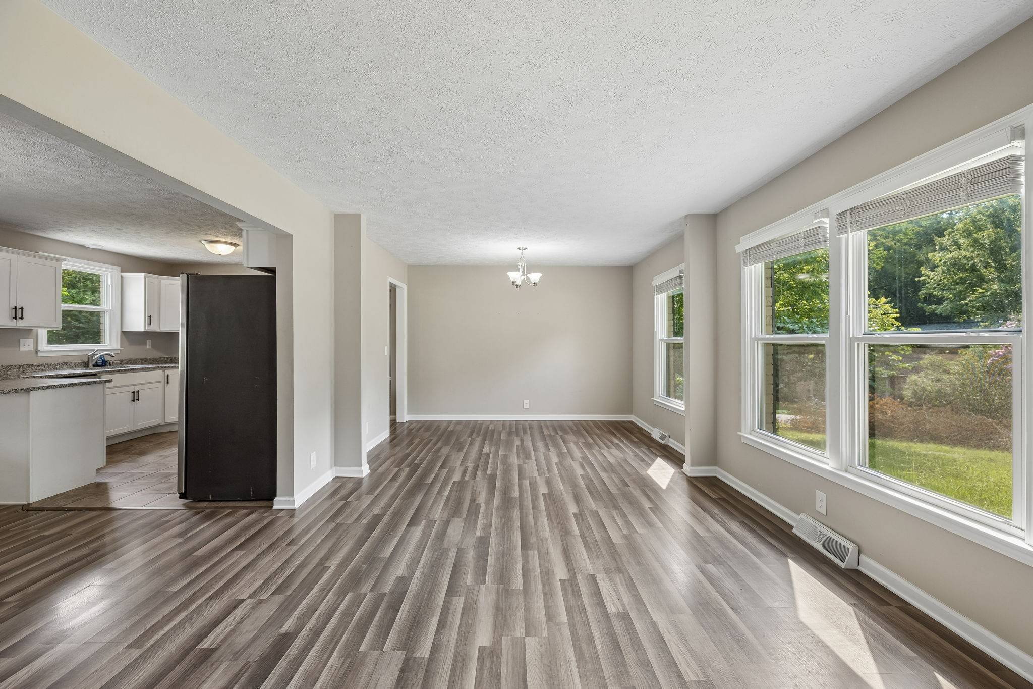 305 Cainridge Dr, Clarksville, TN 37040