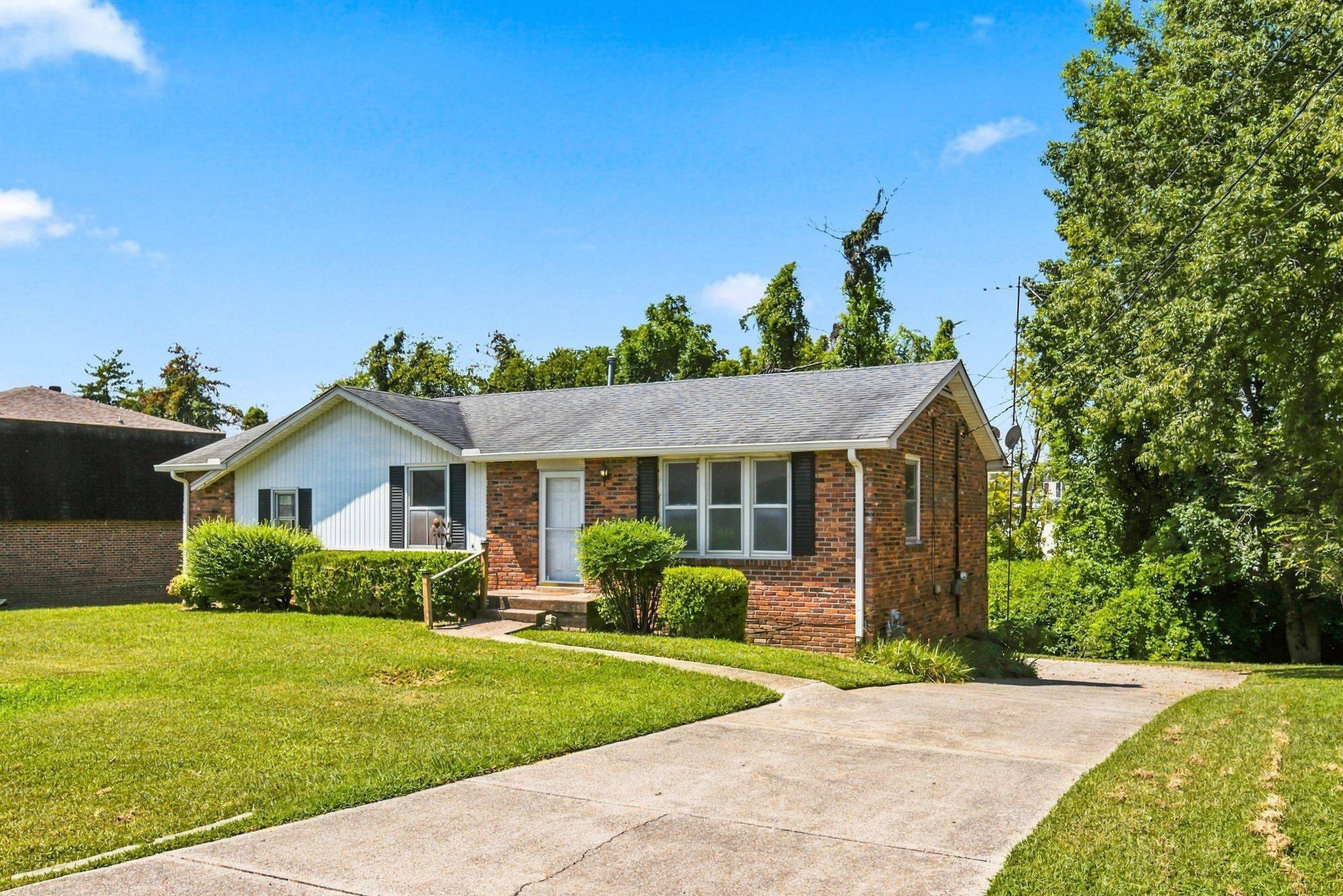 8219 Luree Ln, Hermitage, TN 37076